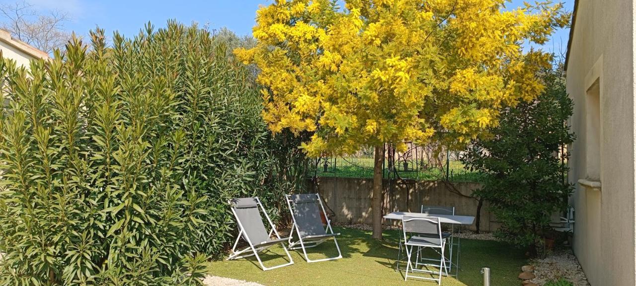 Au Bon Penequet Panzió Pujaut Kültér fotó