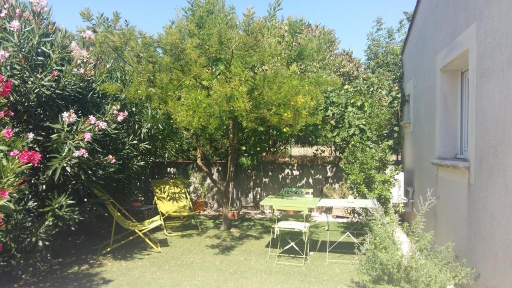 Au Bon Penequet Panzió Pujaut Kültér fotó